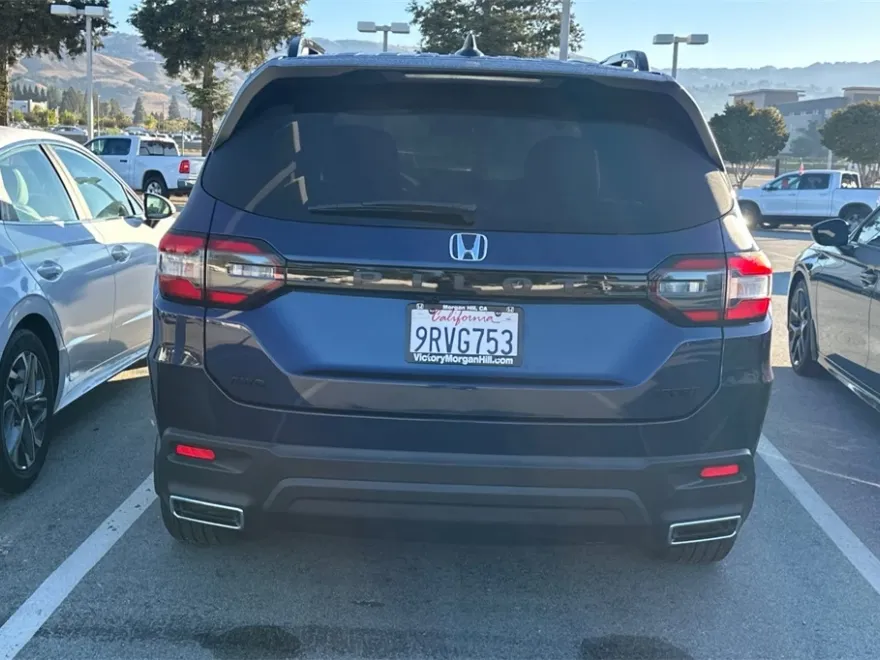 2025 Honda Pilot Sport photo 1