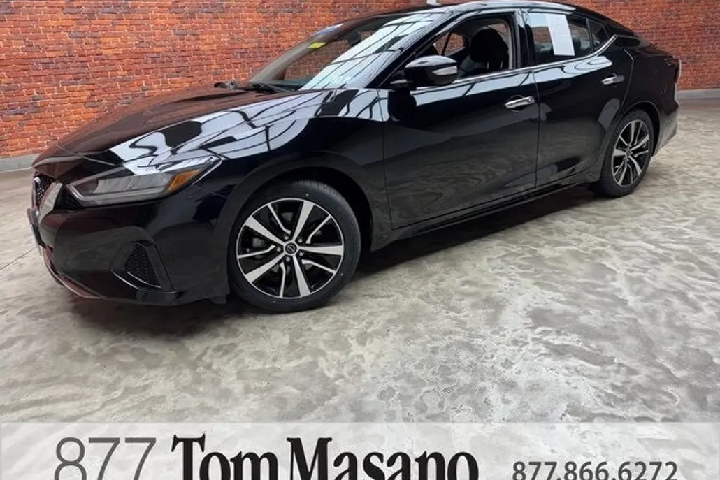2023 Nissan Maxima SV photo 1