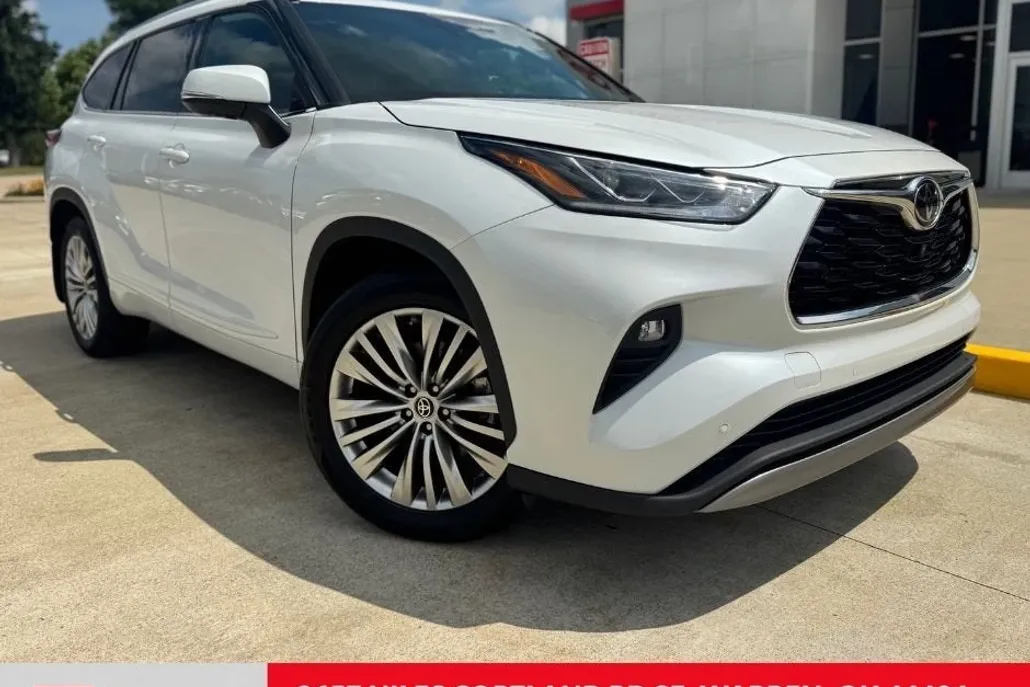 2022 Toyota Highlander Platinum photo 1