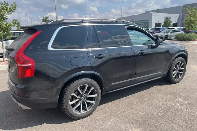 2018 Volvo XC90 T6 Momentum photo 1