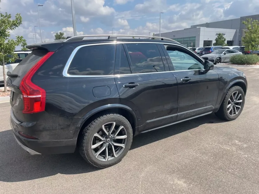 2018 Volvo XC90 T6 Momentum photo 1