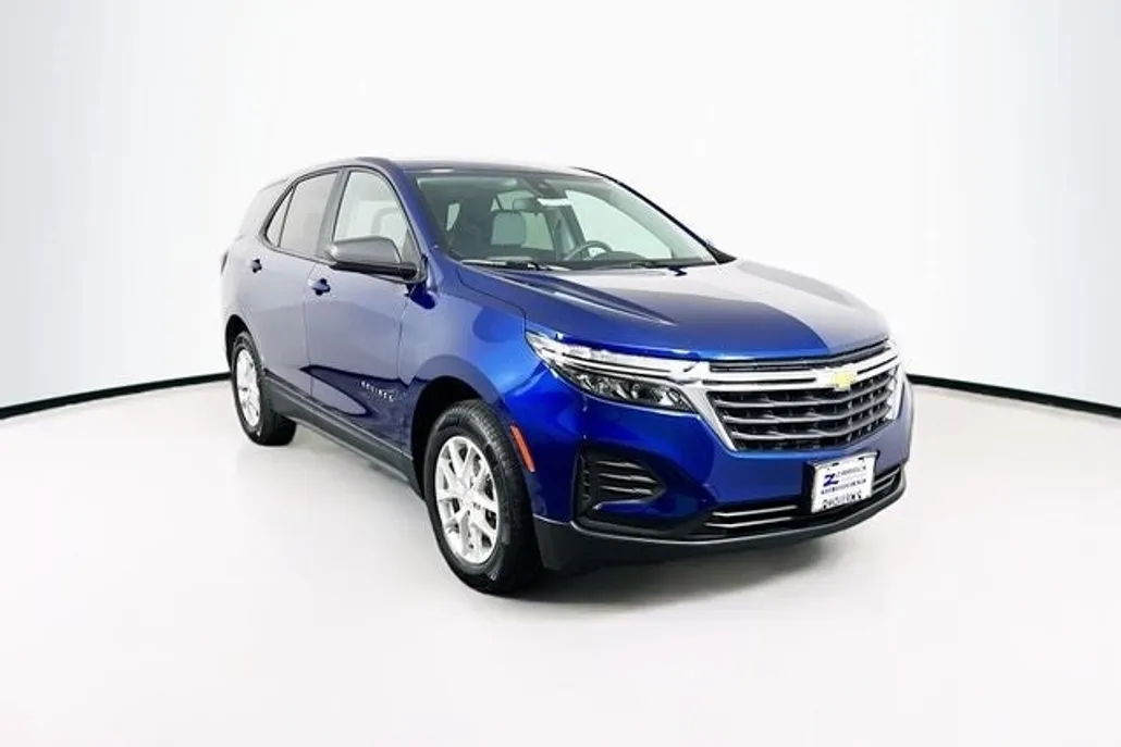 2022 Chevrolet Equinox LS photo 1