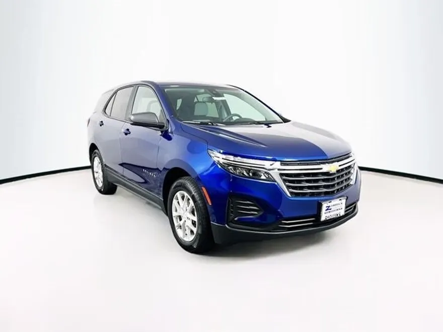 2022 Chevrolet Equinox LS photo 1