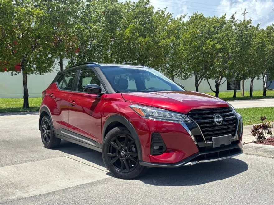 2022 Nissan Kicks SR photo 1