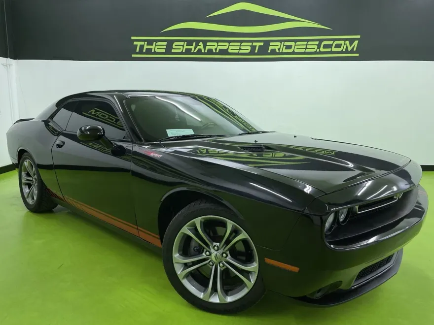2020 Dodge Challenger R/T photo 1