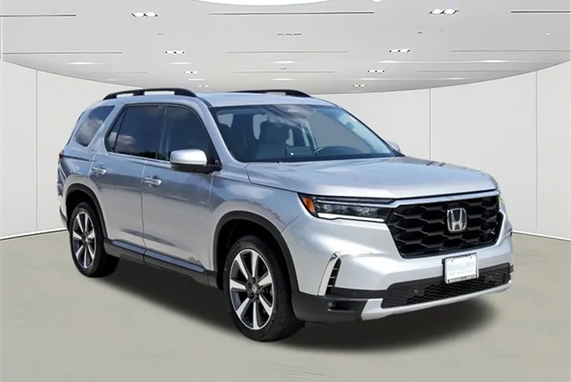 2023 Honda Pilot Touring photo 1