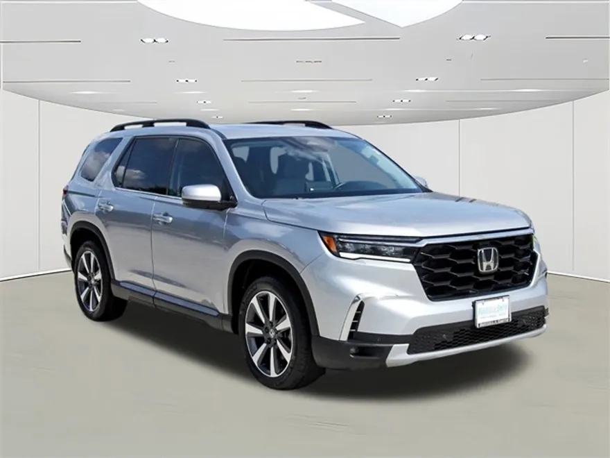 2023 Honda Pilot Touring photo 1