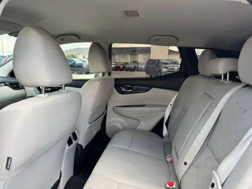 2018 Nissan Rogue Sport SV photo 1