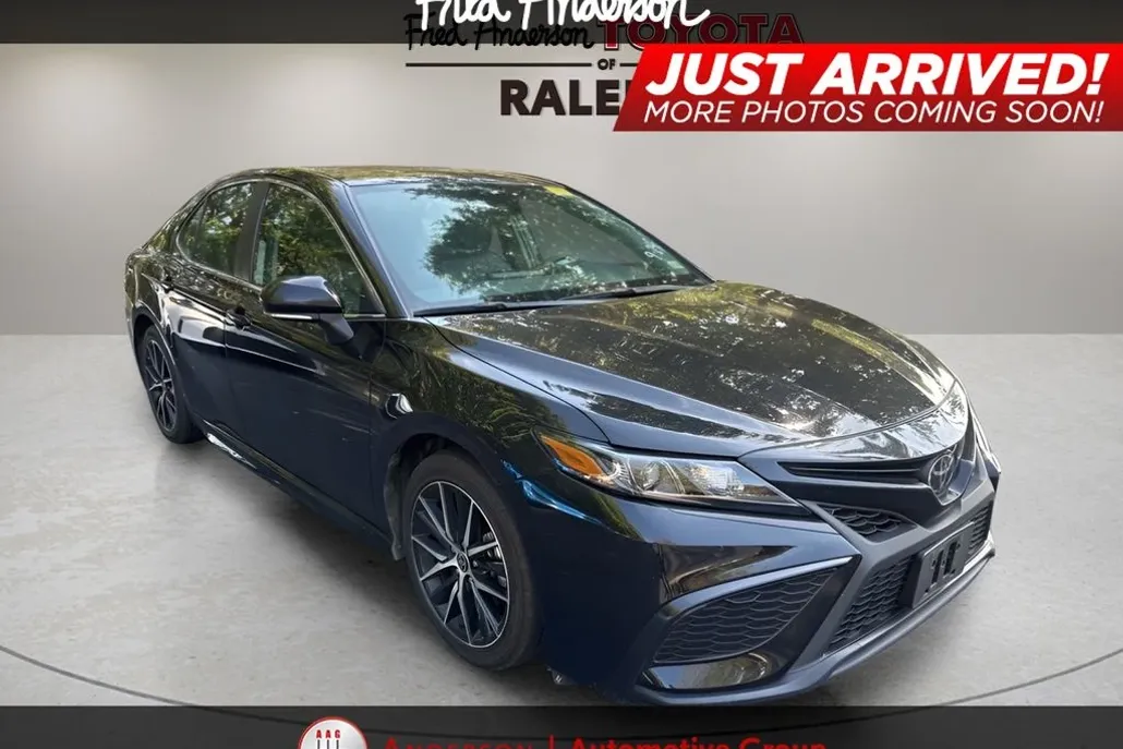 2024 Toyota Camry SE photo 1