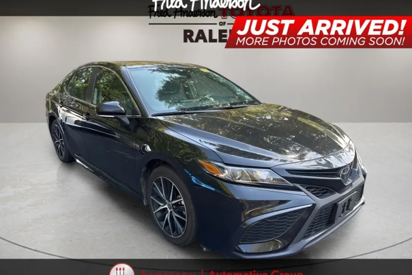 2024 Toyota Camry SE photo 1