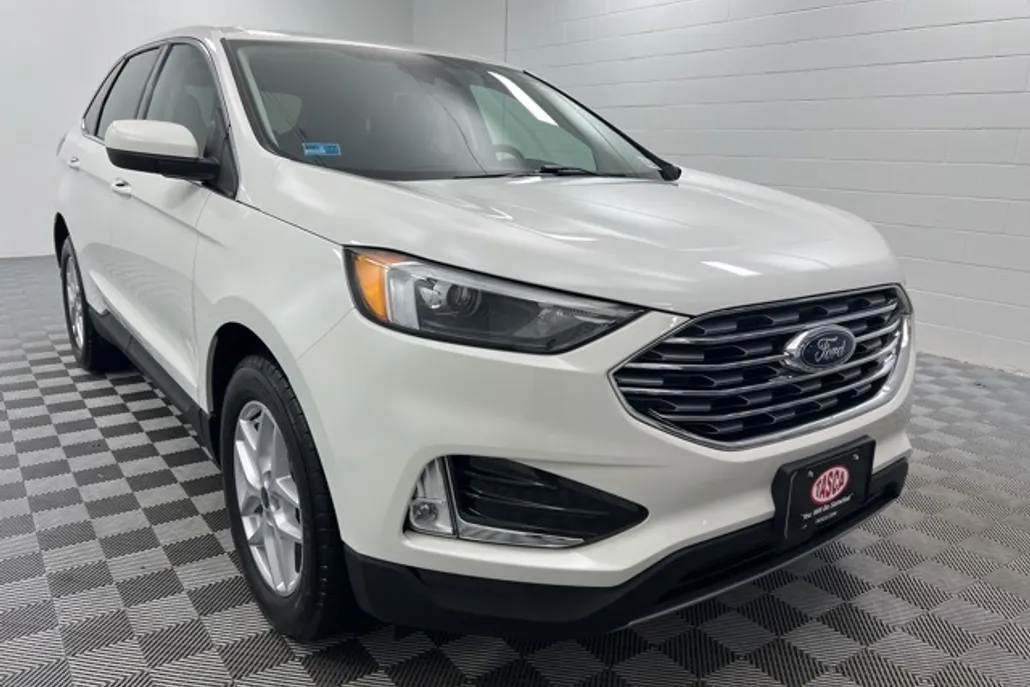 2022 Ford Edge SEL photo 1