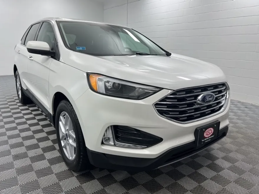 2022 Ford Edge SEL photo 1