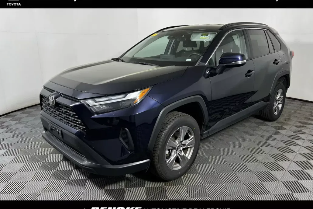 2019 Toyota RAV4 XLE photo 1