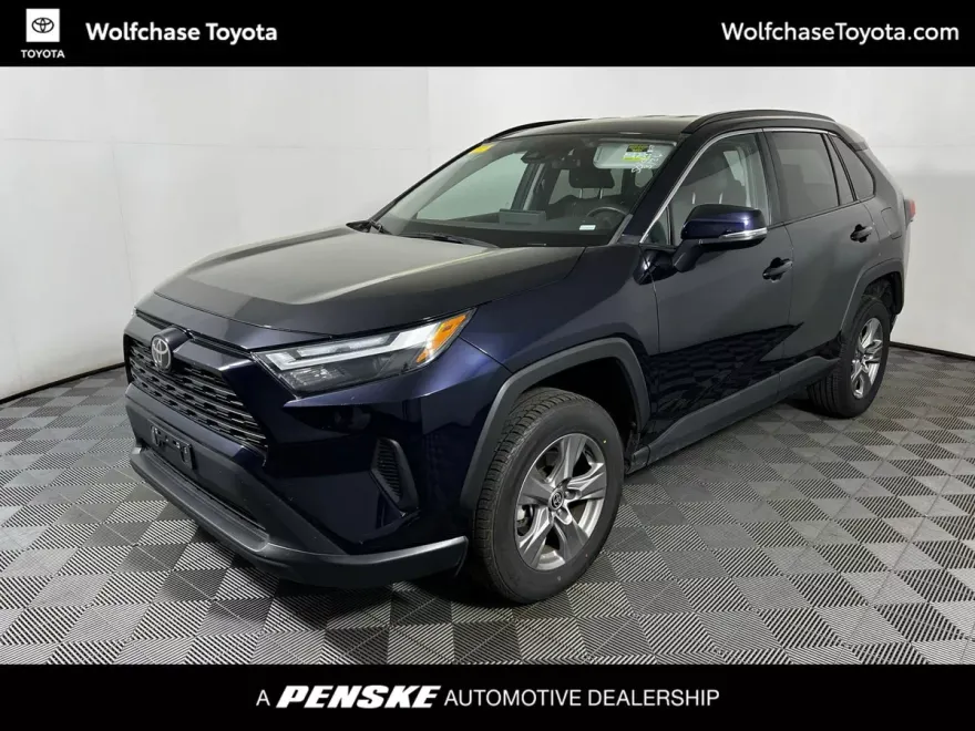 2019 Toyota RAV4 XLE photo 1