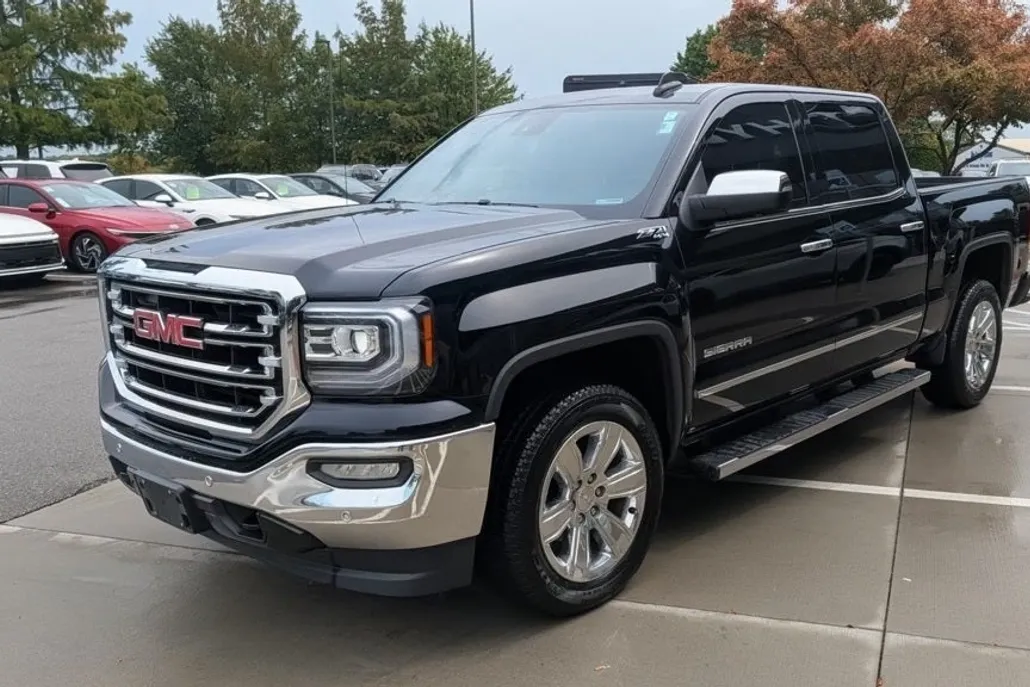 2017 Gmc Sierra 1500 SLT photo 1