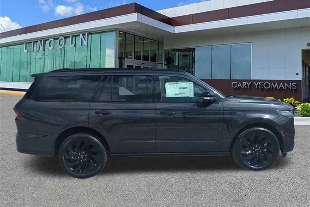2025 Lincoln Navigator Reserve photo 1