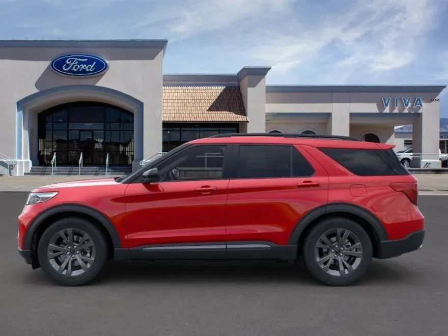 2024 Ford Explorer XLT photo 1