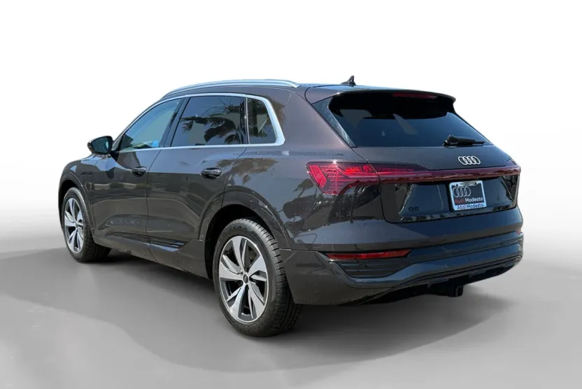 2024 Audi Q8 E-tron Prestige photo 1