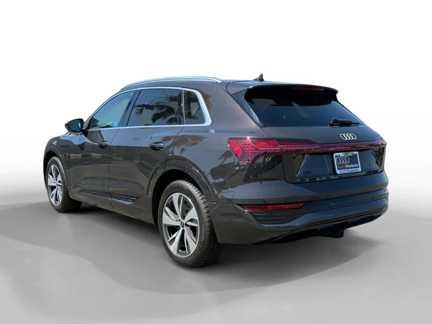 2024 Audi Q8 E-tron Prestige photo 1