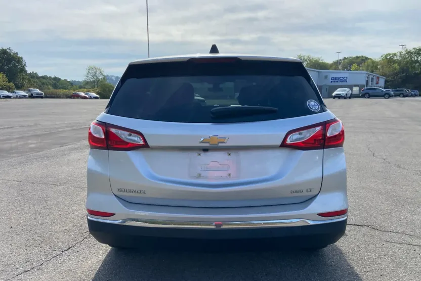 2020 Chevrolet Equinox LT photo 1