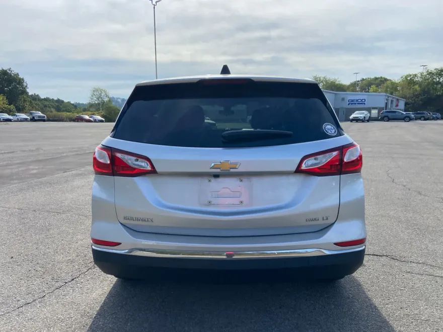 2020 Chevrolet Equinox LT photo 1