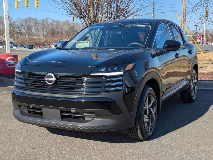 2025 Nissan Kicks SV photo 1