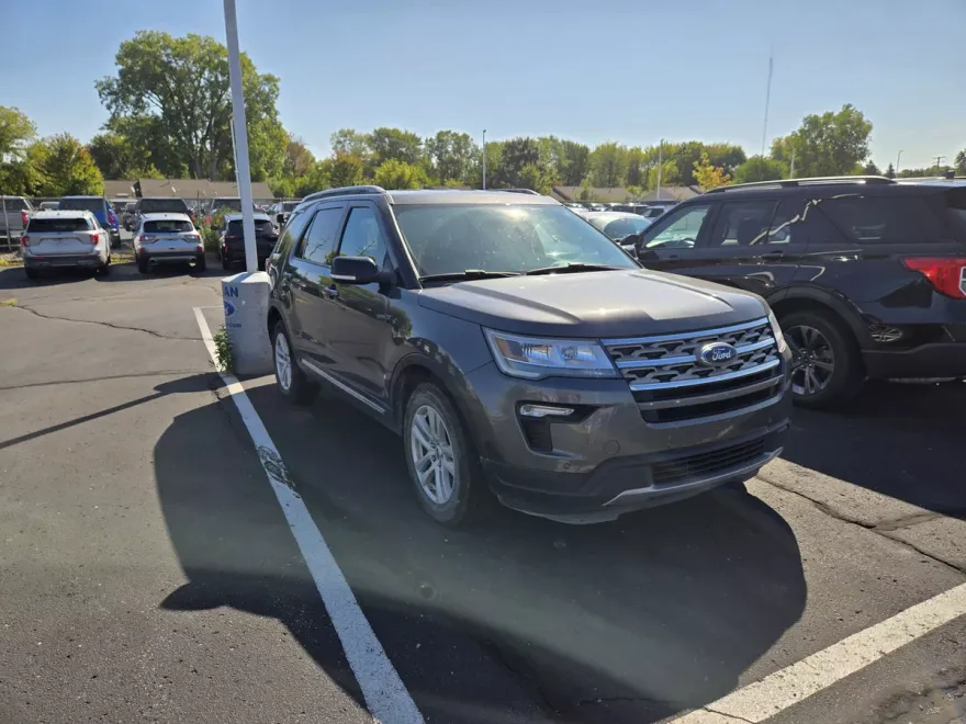 2018 Ford Explorer XLT photo 1
