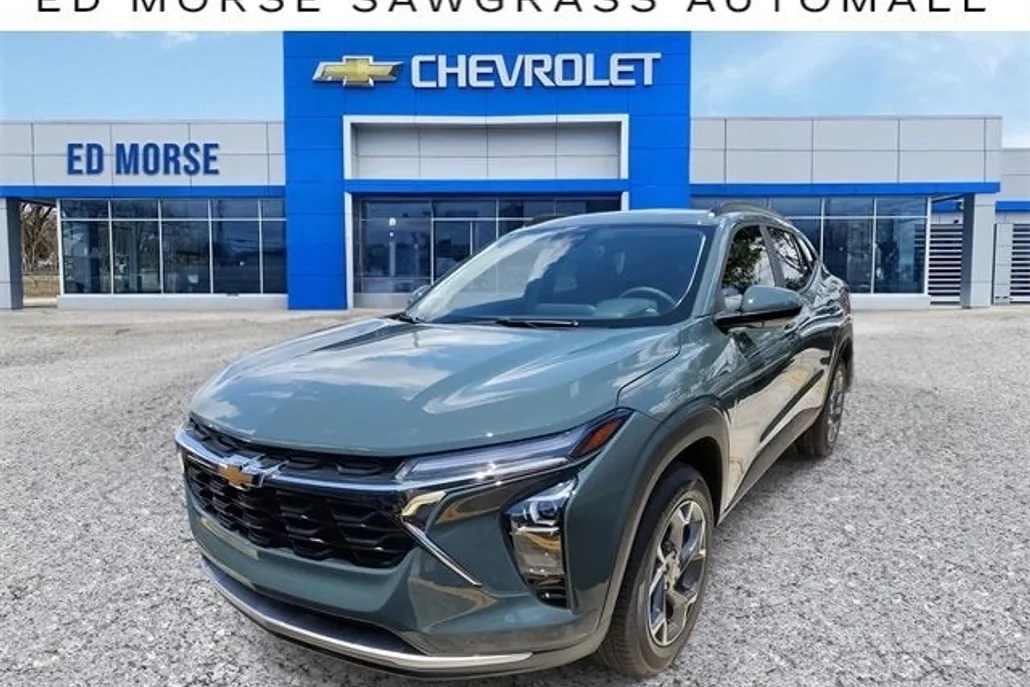 2025 Chevrolet Trax LT photo 1