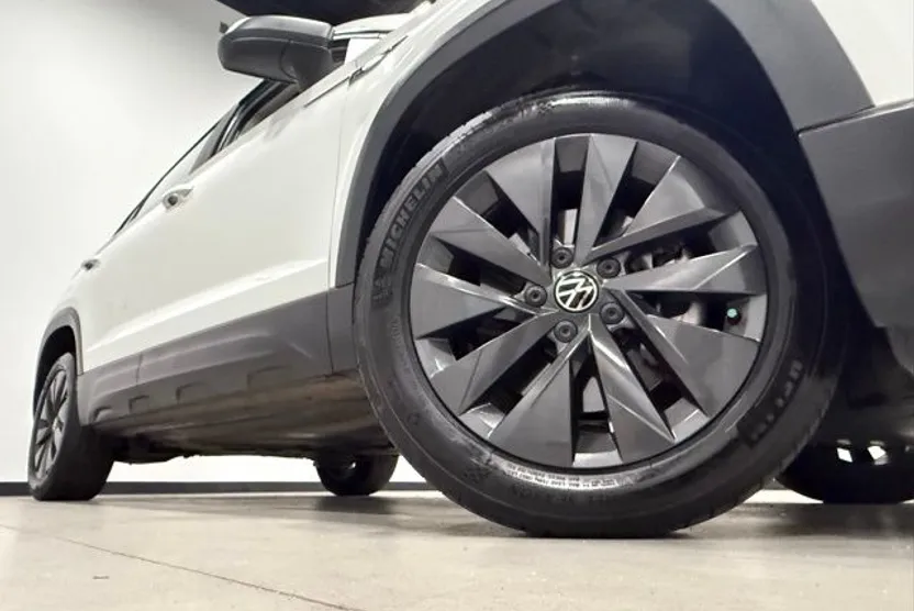 2022 Volkswagen Taos S photo 1