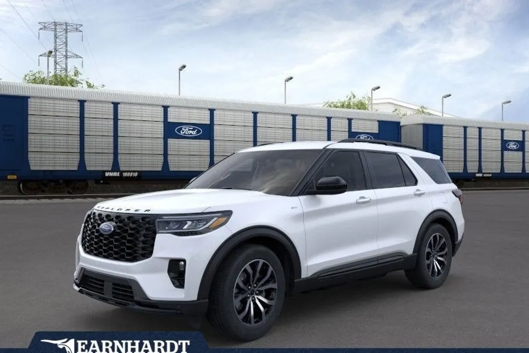 2025 Ford Explorer ST-Line photo 1