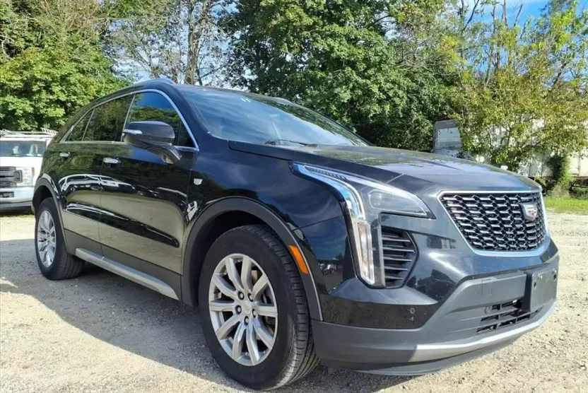 2023 Cadillac XT4 Premium Luxury photo 1