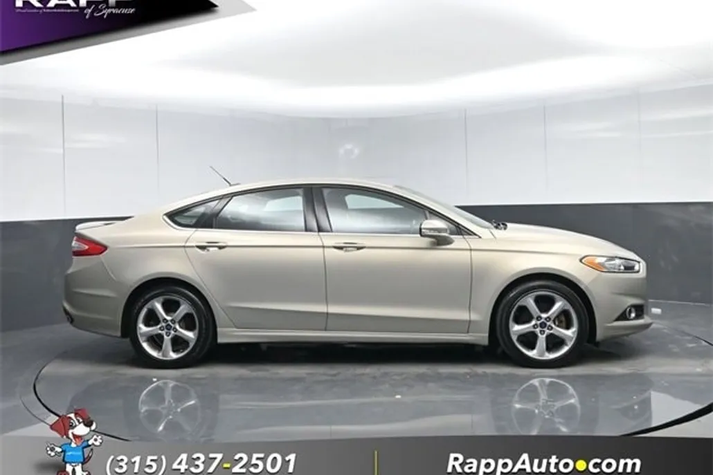 2015 Ford Fusion SE photo 1
