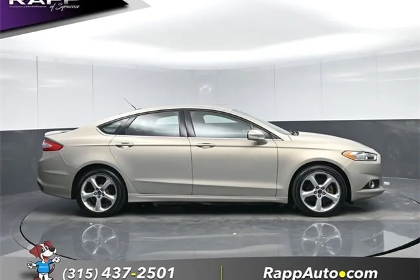 2015 Ford Fusion SE photo 1