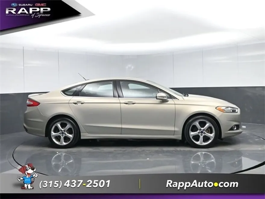 2015 Ford Fusion SE photo 1