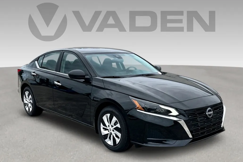 2025 Nissan Altima S photo 1