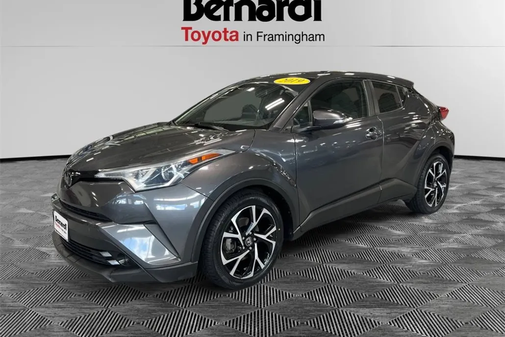 2019 Toyota C-HR XLE photo 1
