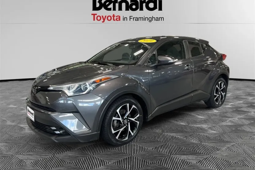 2019 Toyota C-HR XLE photo 1