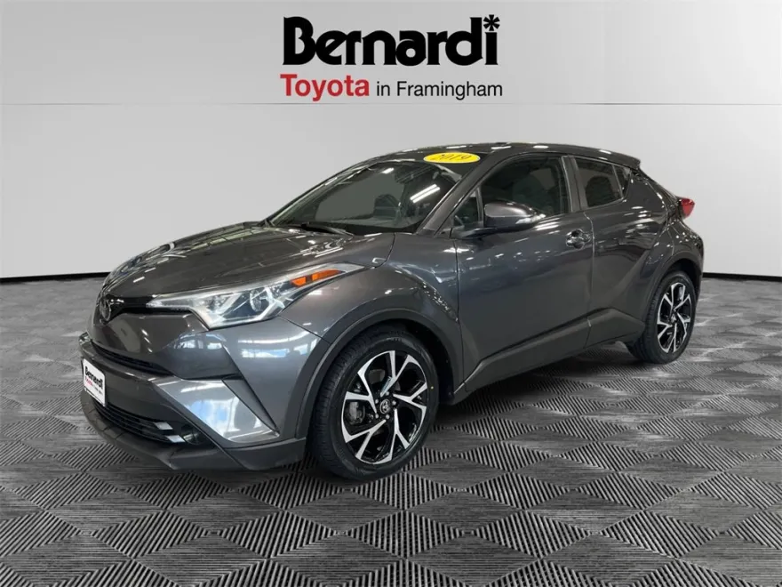 2019 Toyota C-HR XLE photo 1
