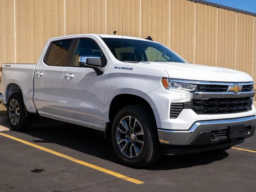 2025 Chevrolet Silverado 1500 LT photo 1