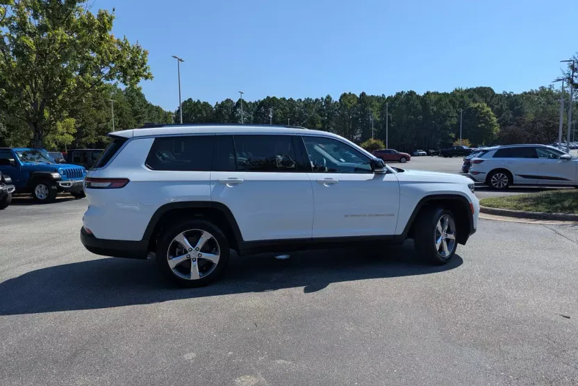 2022 Jeep Grand Cherokee Limited photo 1