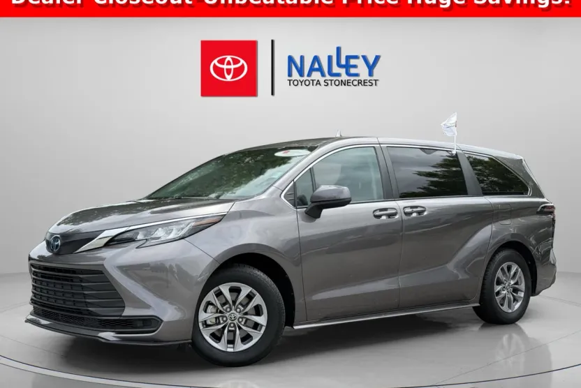 2023 Toyota Sienna LE photo 1