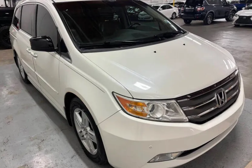 2012 Honda Odyssey Touring photo 1