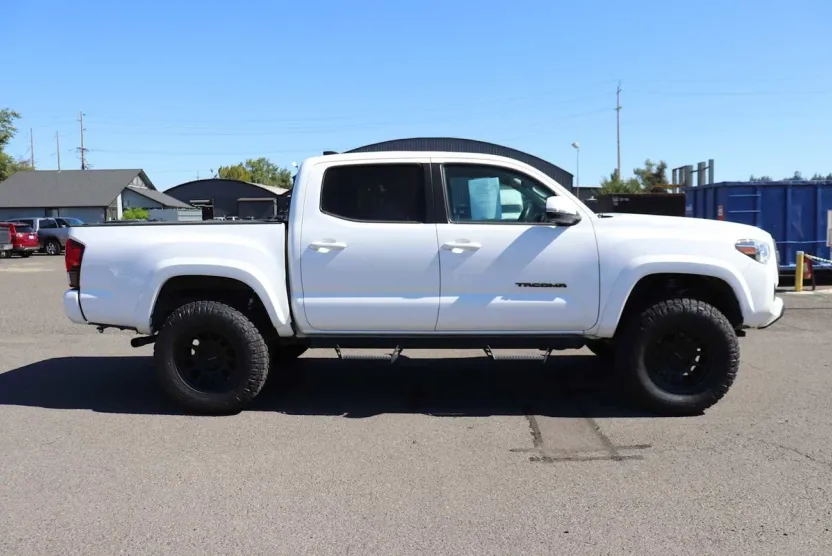 2021 Toyota Tacoma SR5 V6 photo 1