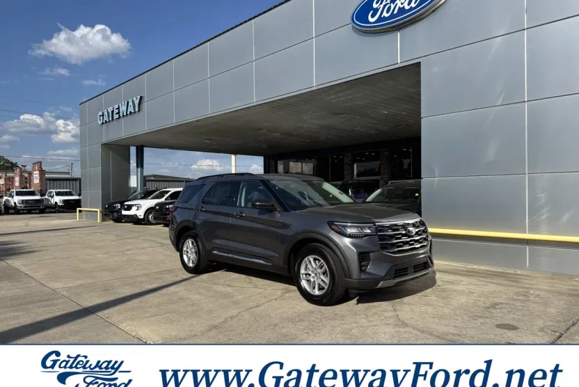 2025 Ford Explorer photo 1