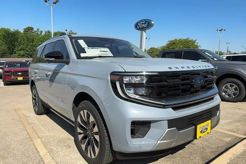2025 Ford Expedition Platinum photo 1