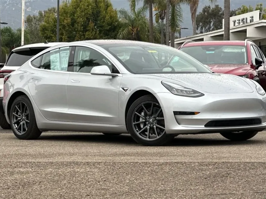 2018 Tesla Model 3 Long Range photo 1