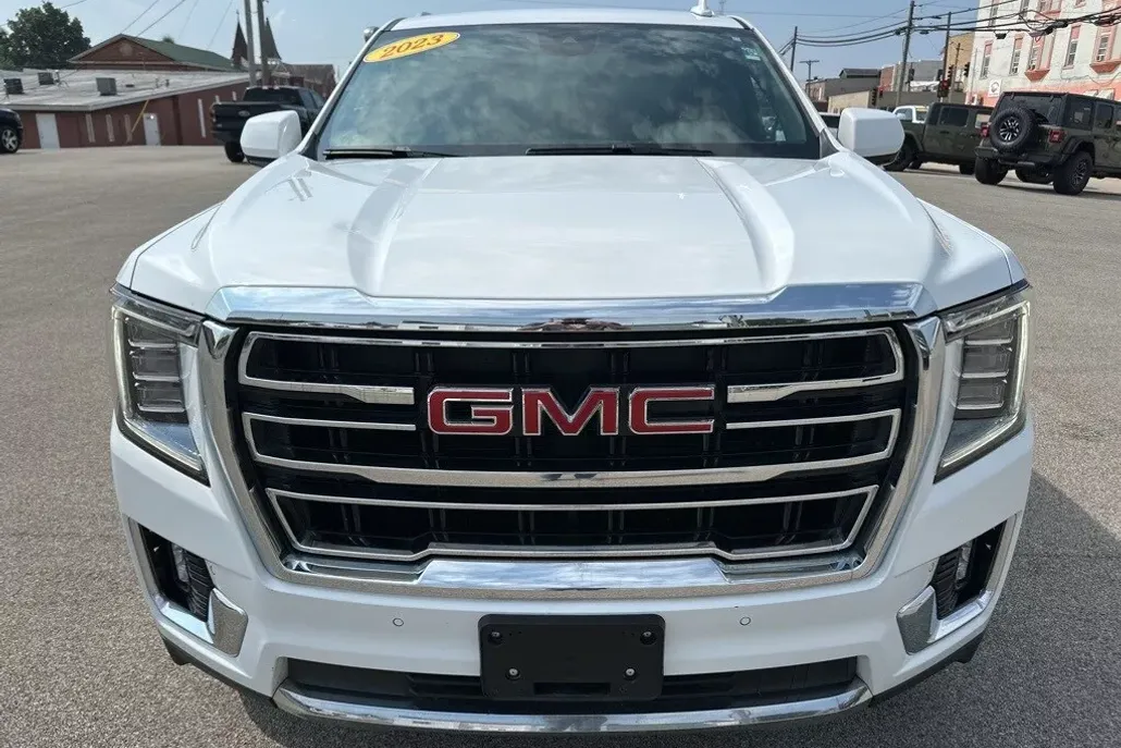 2023 Gmc Yukon SLT photo 1
