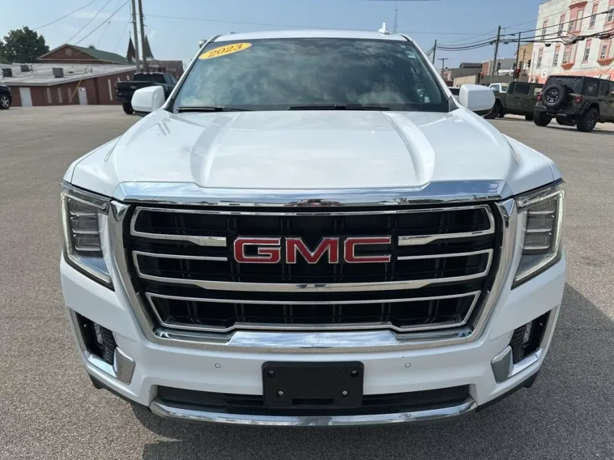 2023 Gmc Yukon SLT photo 1