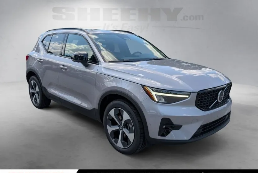 2026 Volvo XC40 Plus photo 1