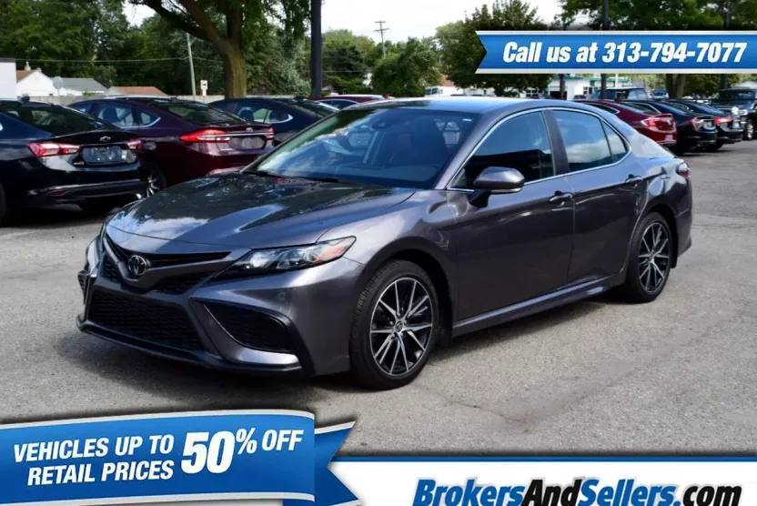 2022 Toyota Camry SE photo 1